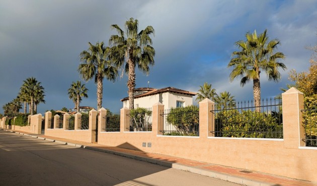 Brukt - Villa -
Campos del Río