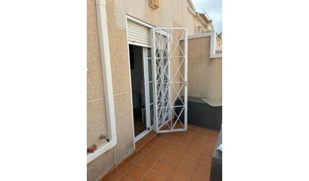 Brukt - Bungalow -
Orihuela Costa - Los Almendros-la Florida