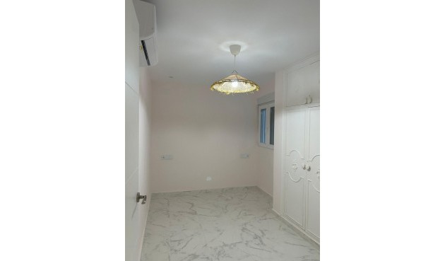 Återförsäljning - Apartment -
Torrevieja