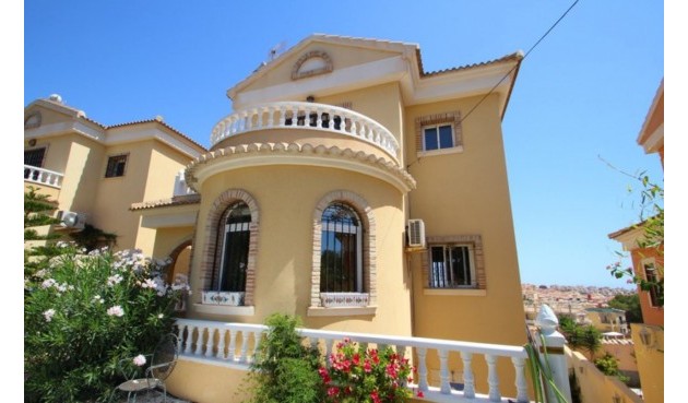 Brukt - Villa -
Villamartin - Costa Blanca