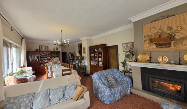 Reventa - Villa -
Elda - Inland