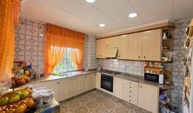 Reventa - Villa -
Elda - Inland