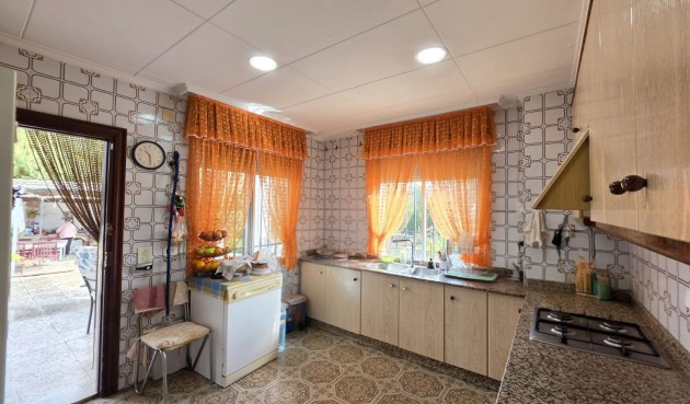 Reventa - Villa -
Elda - Inland