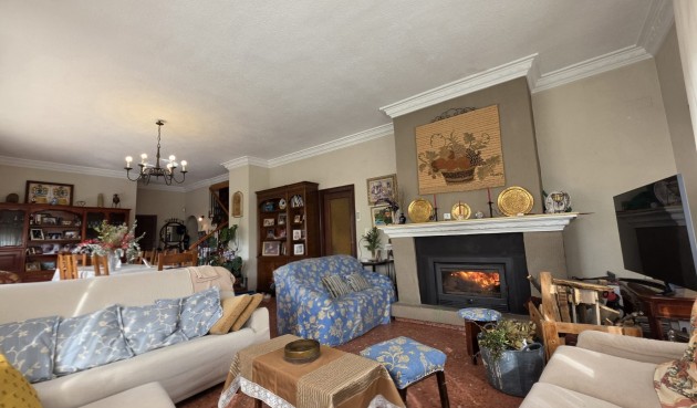 Reventa - Villa -
Elda - Inland