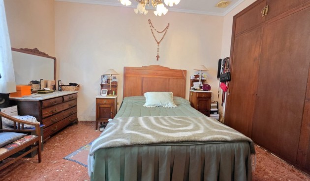 Reventa - Villa -
Elda - Inland