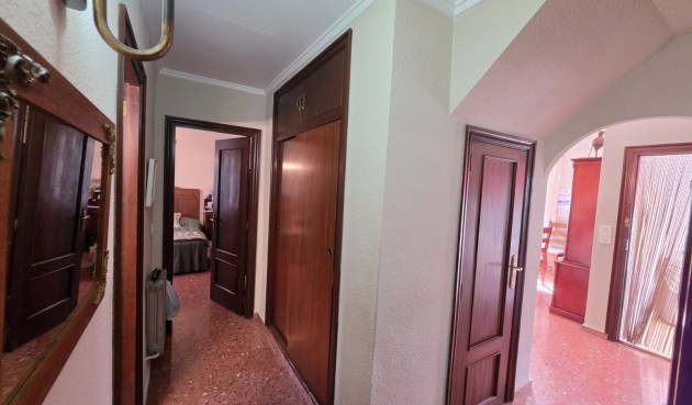 Reventa - Villa -
Elda - Inland