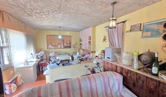 Reventa - Villa -
Elda - Inland