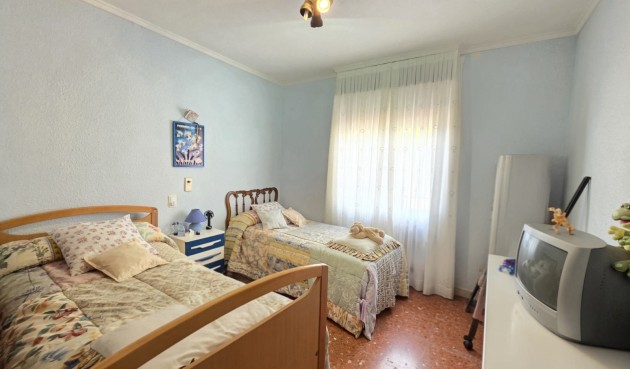 Reventa - Villa -
Elda - Inland