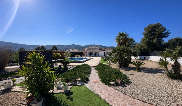 Brukt - Villa -
Castalla - Costa Blanca