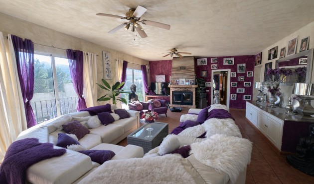 Brukt - Villa -
Castalla - Costa Blanca