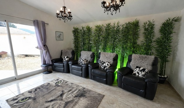 Brukt - Villa -
Castalla - Costa Blanca