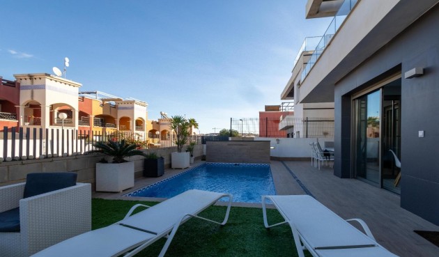 Brukt - Villa -
Orihuela Costa - Costa Blanca