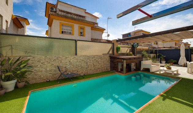 Reventa - Villa -
Los Montesinos - La Herrada