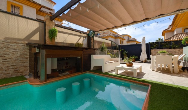 Reventa - Villa -
Los Montesinos - La Herrada