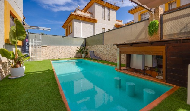 Reventa - Villa -
Los Montesinos - La Herrada