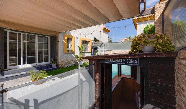 Reventa - Villa -
Los Montesinos - La Herrada