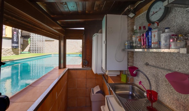 Reventa - Villa -
Los Montesinos - La Herrada