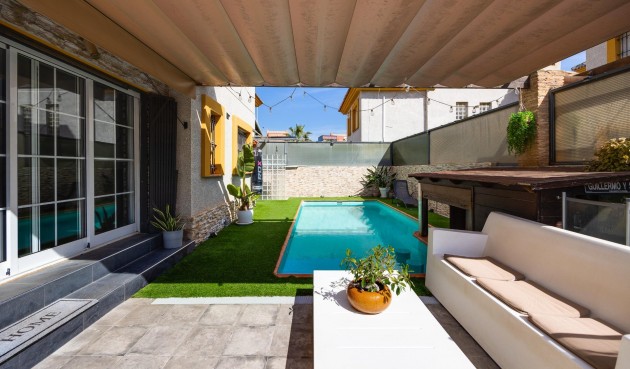 Reventa - Villa -
Los Montesinos - La Herrada