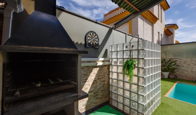 Reventa - Villa -
Los Montesinos - La Herrada