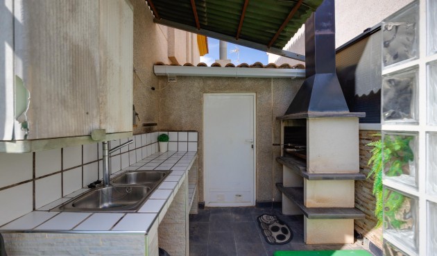 Reventa - Villa -
Los Montesinos - La Herrada