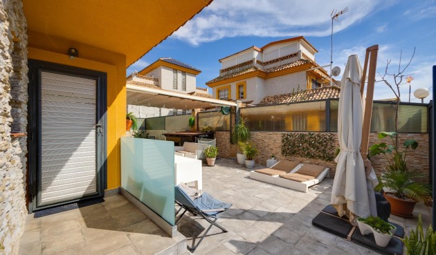 Reventa - Villa -
Los Montesinos - La Herrada