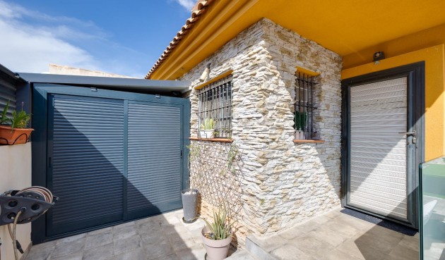 Reventa - Villa -
Los Montesinos - La Herrada