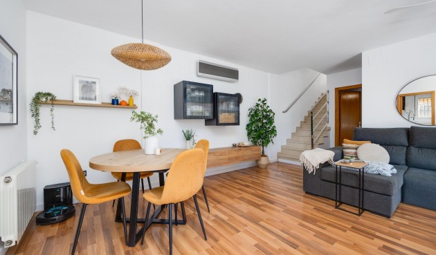 Reventa - Villa -
Los Montesinos - La Herrada