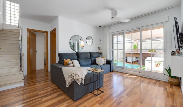 Reventa - Villa -
Los Montesinos - La Herrada