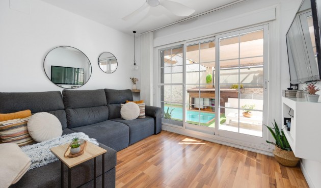 Reventa - Villa -
Los Montesinos - La Herrada