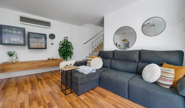 Reventa - Villa -
Los Montesinos - La Herrada