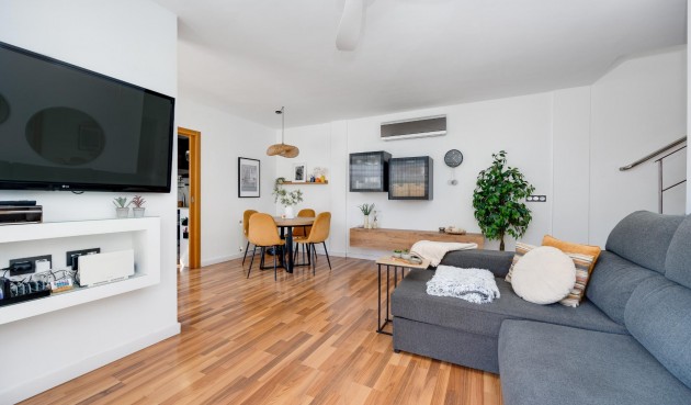 Reventa - Villa -
Los Montesinos - La Herrada