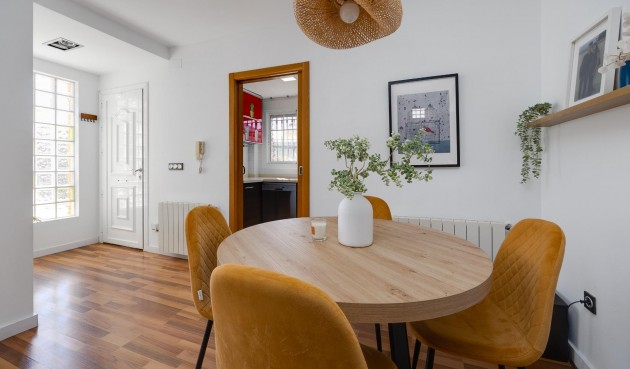 Reventa - Villa -
Los Montesinos - La Herrada