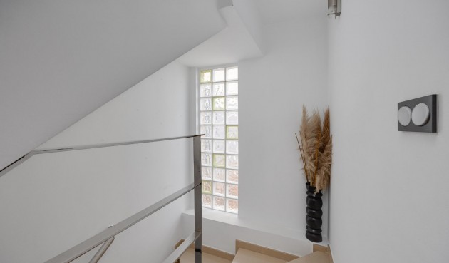 Reventa - Villa -
Los Montesinos - La Herrada