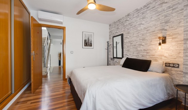 Reventa - Villa -
Los Montesinos - La Herrada