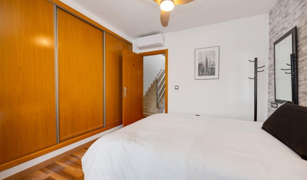 Reventa - Villa -
Los Montesinos - La Herrada