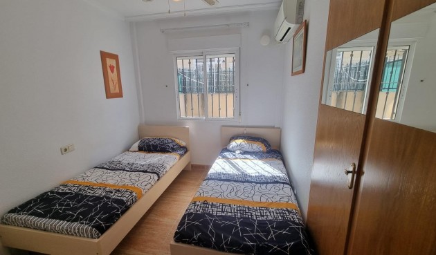 Brukt - Semi Detached -
Guardamar del Segura - Urbanizaciones