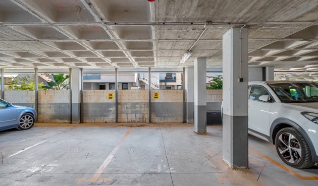 Resale - Apartment -
Campoamor - Costa Blanca