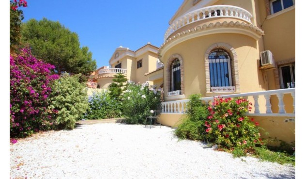Resale - Villa -
Villamartin - Costa Blanca