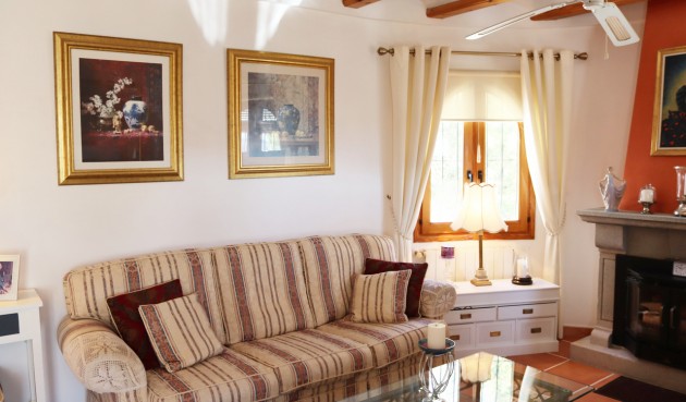 Återförsäljning - Villa -
Benigembla - Inland