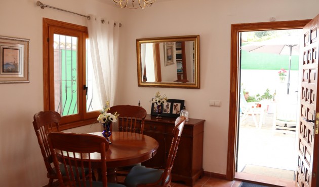 Återförsäljning - Villa -
Benigembla - Inland