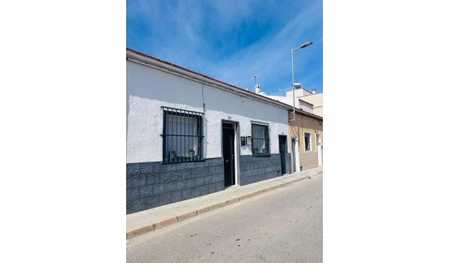 Reventa - Town House -
San Miguel de Salinas - Inland