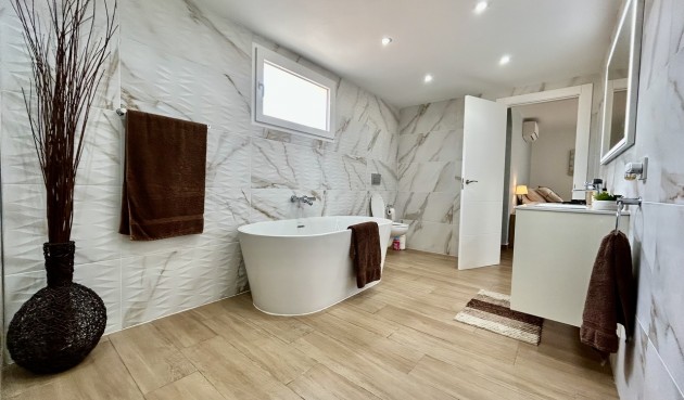 Reventa - Villa -
Cabo Roig - Costa Blanca