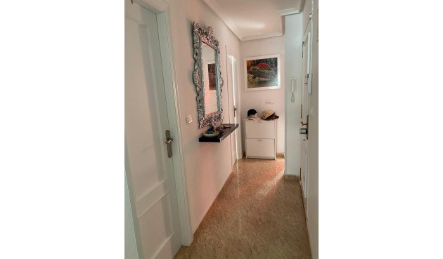 Återförsäljning - Takvåning -
Torrevieja - Estacion De Autobuses