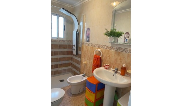 Återförsäljning - Takvåning -
Torrevieja - Estacion De Autobuses