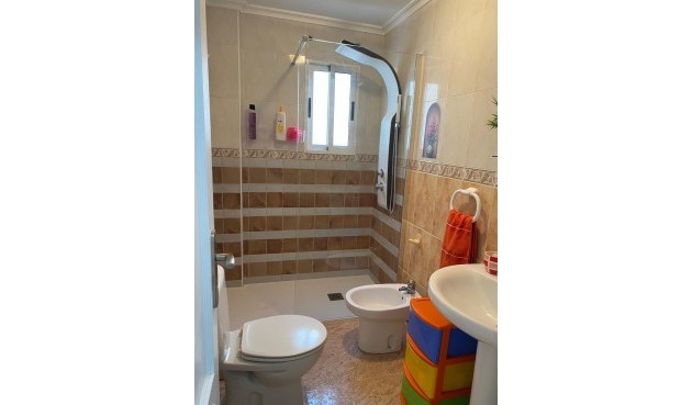 Återförsäljning - Takvåning -
Torrevieja - Estacion De Autobuses