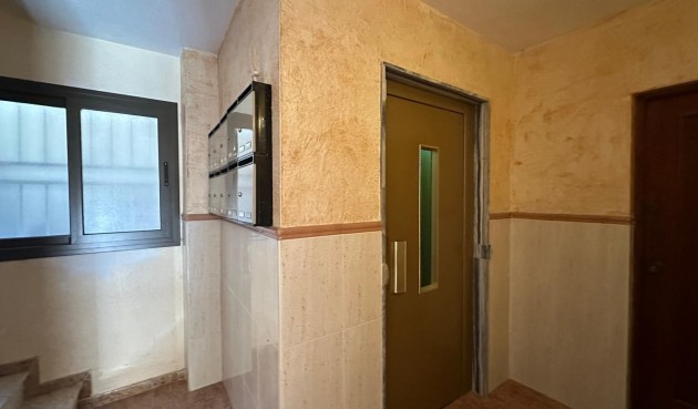 Återförsäljning - Apartment -
Torrevieja - Estacion De Autobuses