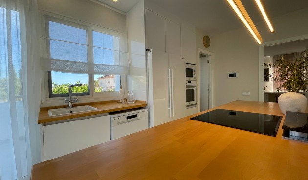 Återförsäljning - Villa -
Orihuela - Inland