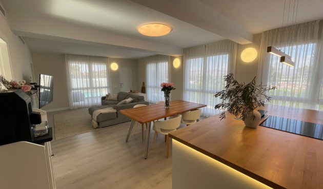 Återförsäljning - Villa -
Orihuela - Inland