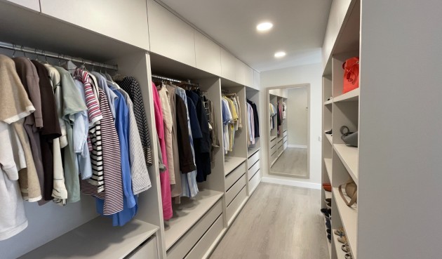 Återförsäljning - Villa -
Orihuela - Inland