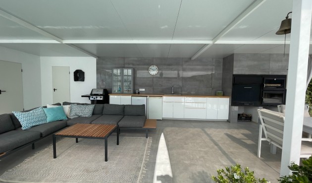 Återförsäljning - Villa -
Orihuela - Inland